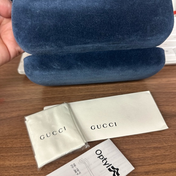 Gucci Sunglasses Blue Velvet Hard Clamshell Case<<5>> - Picture 3 of 4